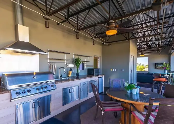 Holiday home Vantage - Rooftop Patio - Heart Of Old Town *